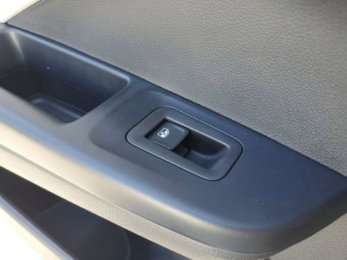 New 2026 Volkswagen Taos SE FWD image 14