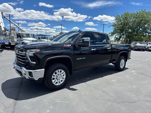 Used 2024 Chevrolet Silverado 2500 LTZ w/ LTZ Convenience Package AWD/4WD image 3