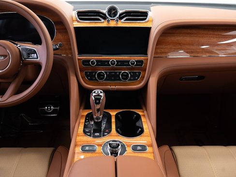 Certified 2021 Bentley Bentayga image 31