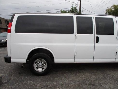 Used 2019 Chevrolet Express 3500 LS image 5
