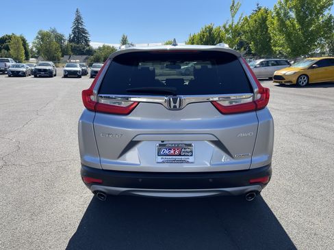 Used 2018 Honda CR-V Touring image 4