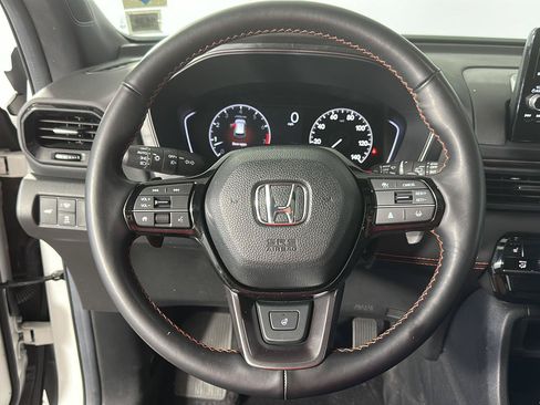Used 2025 Honda Pilot TrailSport image 14