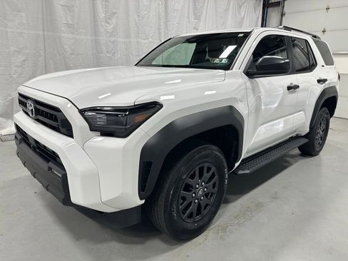 Used 2025 Toyota 4Runner SR5 AWD/4WD image 3
