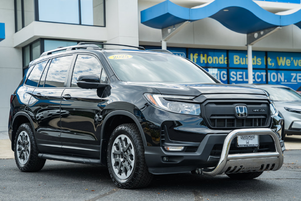 Certified 2025 Honda Passport TrailSport image 1