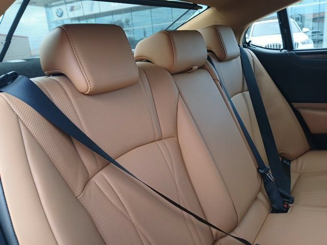 Used 2025 Lexus ES 350 Ultra Luxury w/ Accessory Package (Z1) FWD image 10