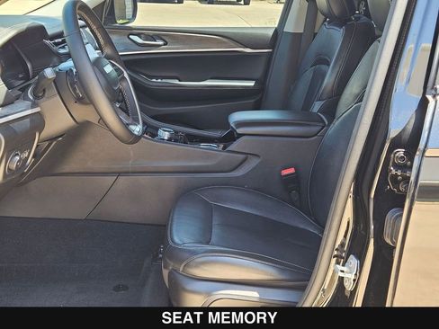 Used 2022 Jeep Grand Cherokee L Limited RWD image 11