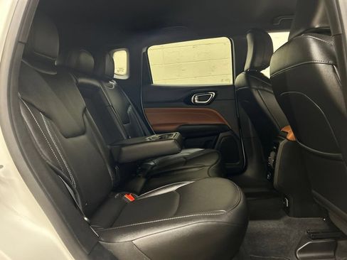 Used 2025 Jeep Compass Limited AWD/4WD image 9