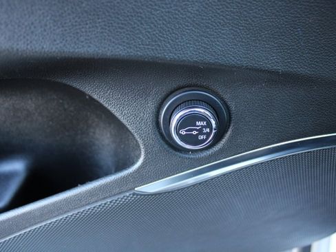 Used 2022 Buick Enclave Essence image 17