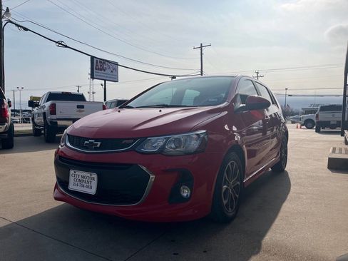Used 2018 Chevrolet Sonic LT image 4