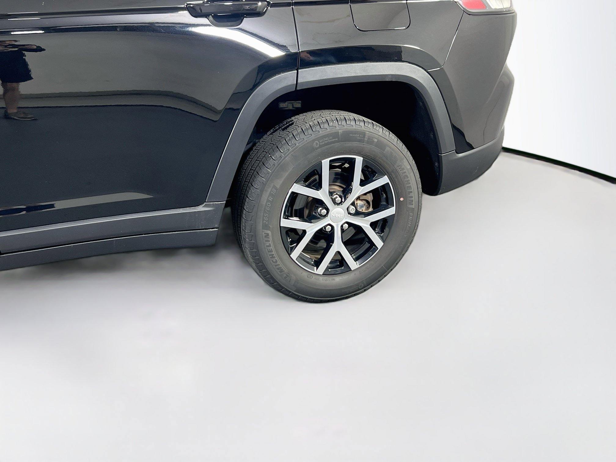 Used 2023 Jeep Grand Cherokee Limited AWD/4WD image 30