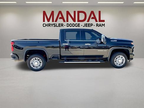 Used 2023 Chevrolet Silverado 2500 High Country w/ Technology Package AWD/4WD image 4