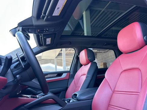 Used 2026 Porsche Cayenne AWD/4WD image 5