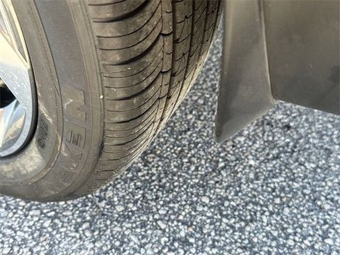 Certified 2025 Hyundai Venue SEL image 13