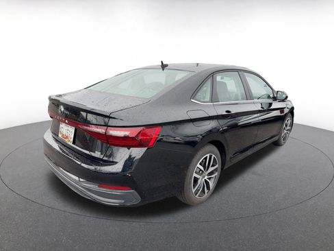 Used 2025 Volkswagen Jetta SE image 7