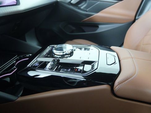 Used 2025 BMW i5 xDrive40 w/ Executive Package image 27