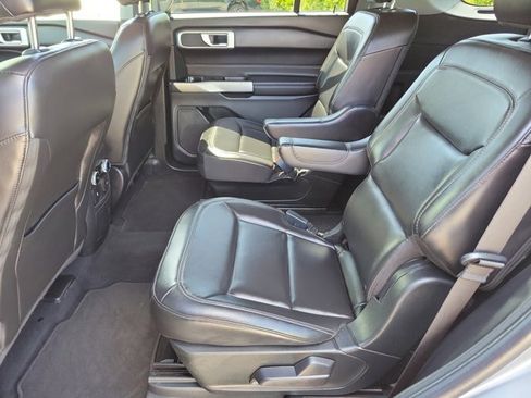 Certified 2022 Ford Explorer XLT w/ Equipment Group 202A RWD image 11