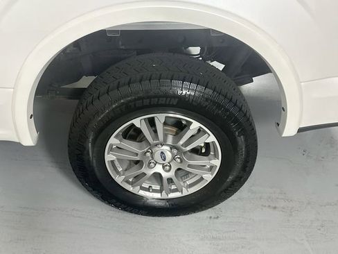 Used 2019 Ford F150 Lariat w/ Max Trailer Tow Package image 28