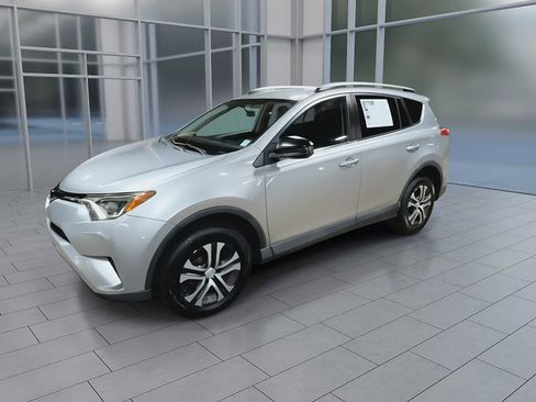 Used 2016 Toyota RAV4 LE AWD/4WD image 2