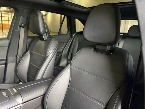 Used 2024 Mercedes-Benz GLC 300 4MATIC image 30