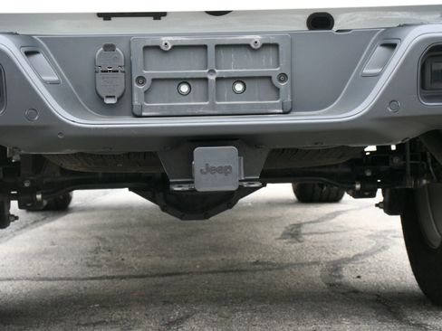 Used 2020 Jeep Gladiator Overland w/ LED Lighting Group AWD/4WD image 32