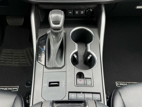 Used 2021 Toyota Highlander XLE image 26