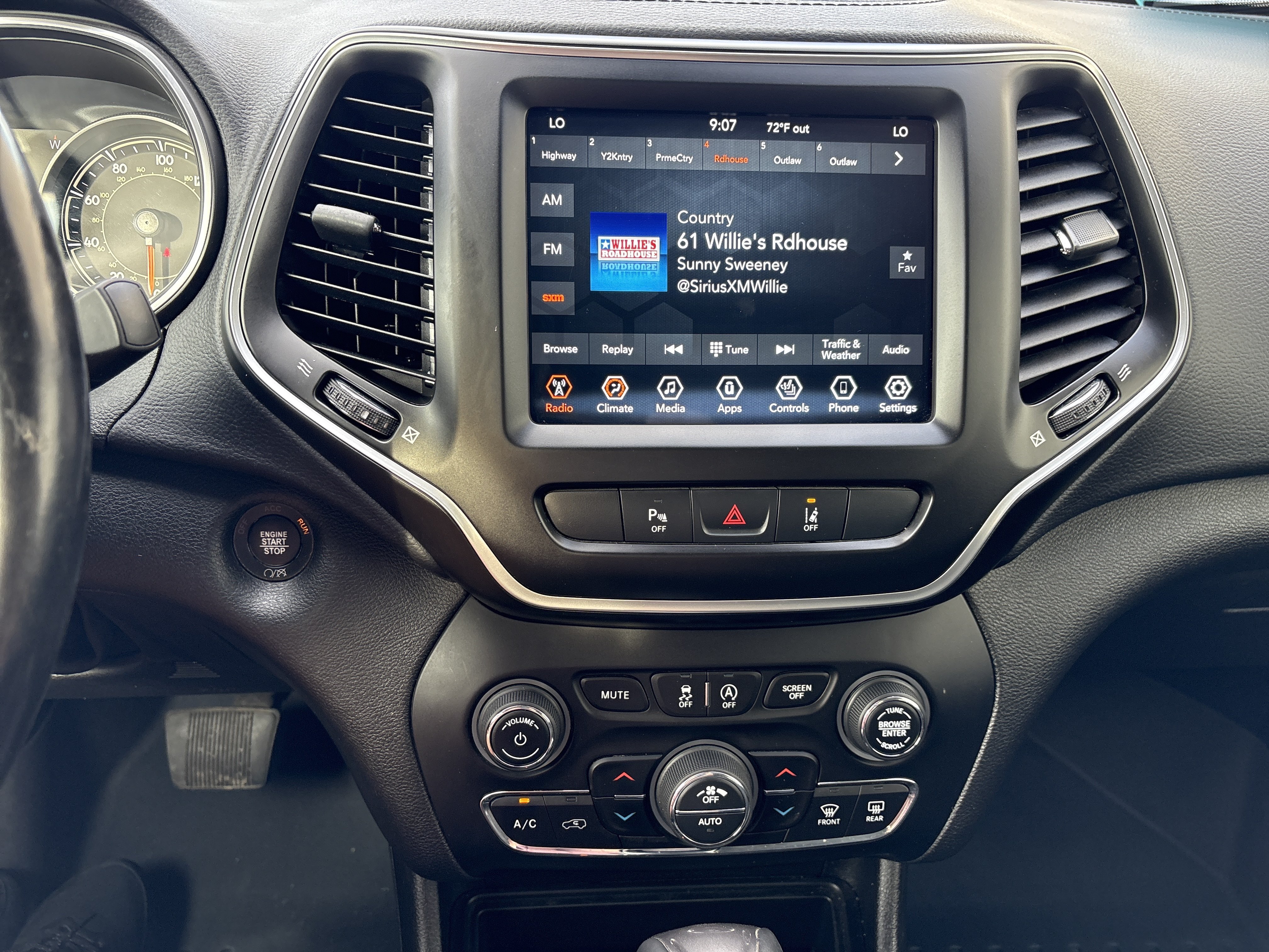 Used 2021 Jeep Cherokee Latitude Lux w/ Comfort/Convenience Group AWD/4WD image 20