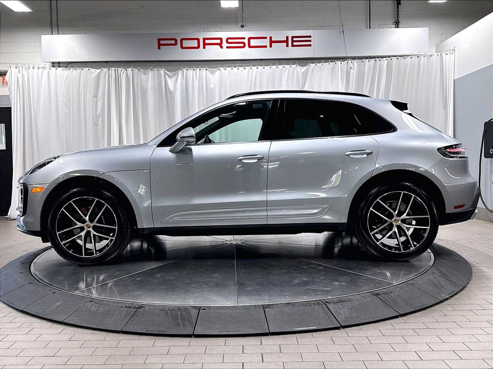 Used 2026 Porsche Macan AWD/4WD image 2