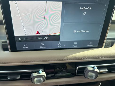 Used 2023 Lincoln Aviator AWD w/ Premium Package image 8