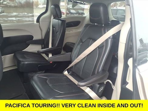 Used 2018 Chrysler Pacifica Touring-L w/ Advanced Safetytec Group image 10