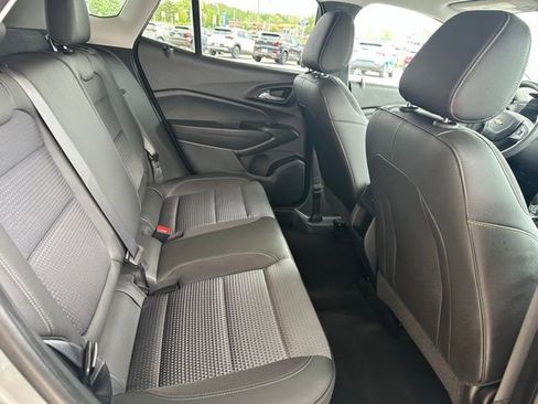 Used 2024 Chevrolet Trax LT FWD image 16