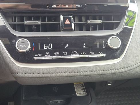 Certified 2025 Toyota Corolla SE w/ SE Premium Package FWD image 21