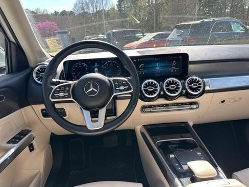 Used 2021 Mercedes-Benz GLB 250 4MATIC image 11
