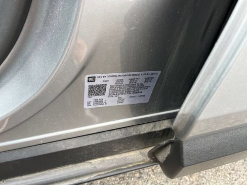 Used 2025 Chevrolet Equinox LT FWD image 29