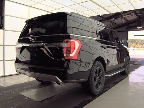 Used 2021 Ford Expedition XLT RWD image 2