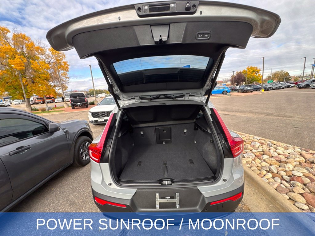 Used 2025 Volvo XC40 B5 Plus AWD/4WD image 27