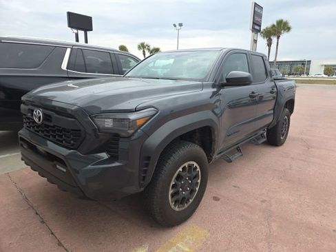 Used 2024 Toyota Tacoma TRD Off-Road image 4