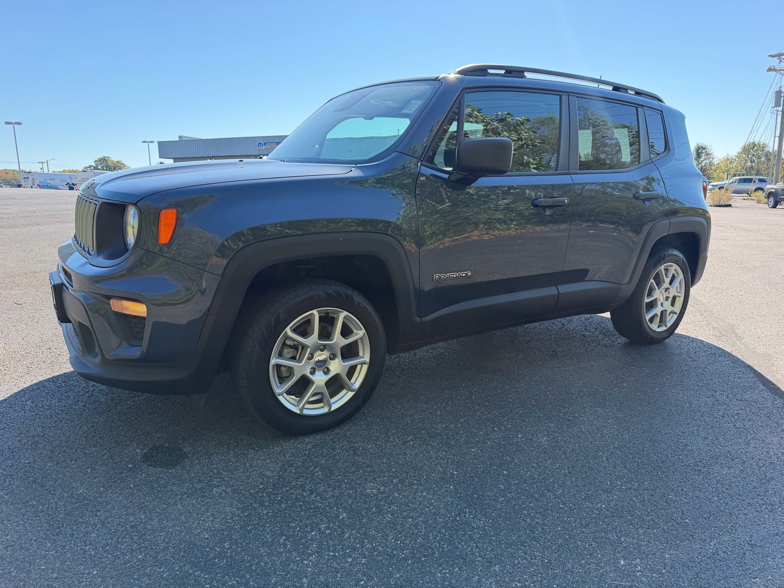Used 2023 Jeep Renegade Latitude w/ Premium Group AWD/4WD image 7