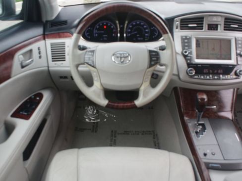 Used 2012 Toyota Avalon Limited FWD image 5