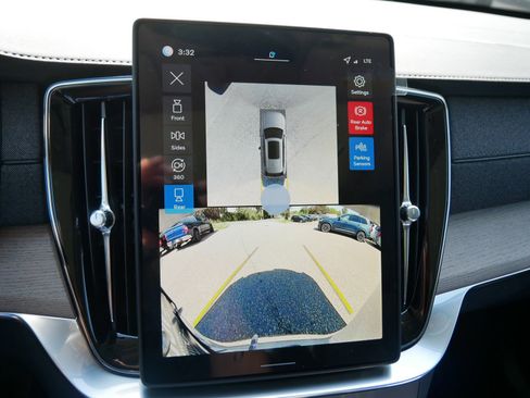 New 2026 Volvo XC90 B5 Plus w/ Protection Package image 10