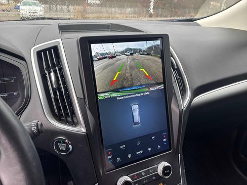 Used 2024 Ford Edge Titanium image 17