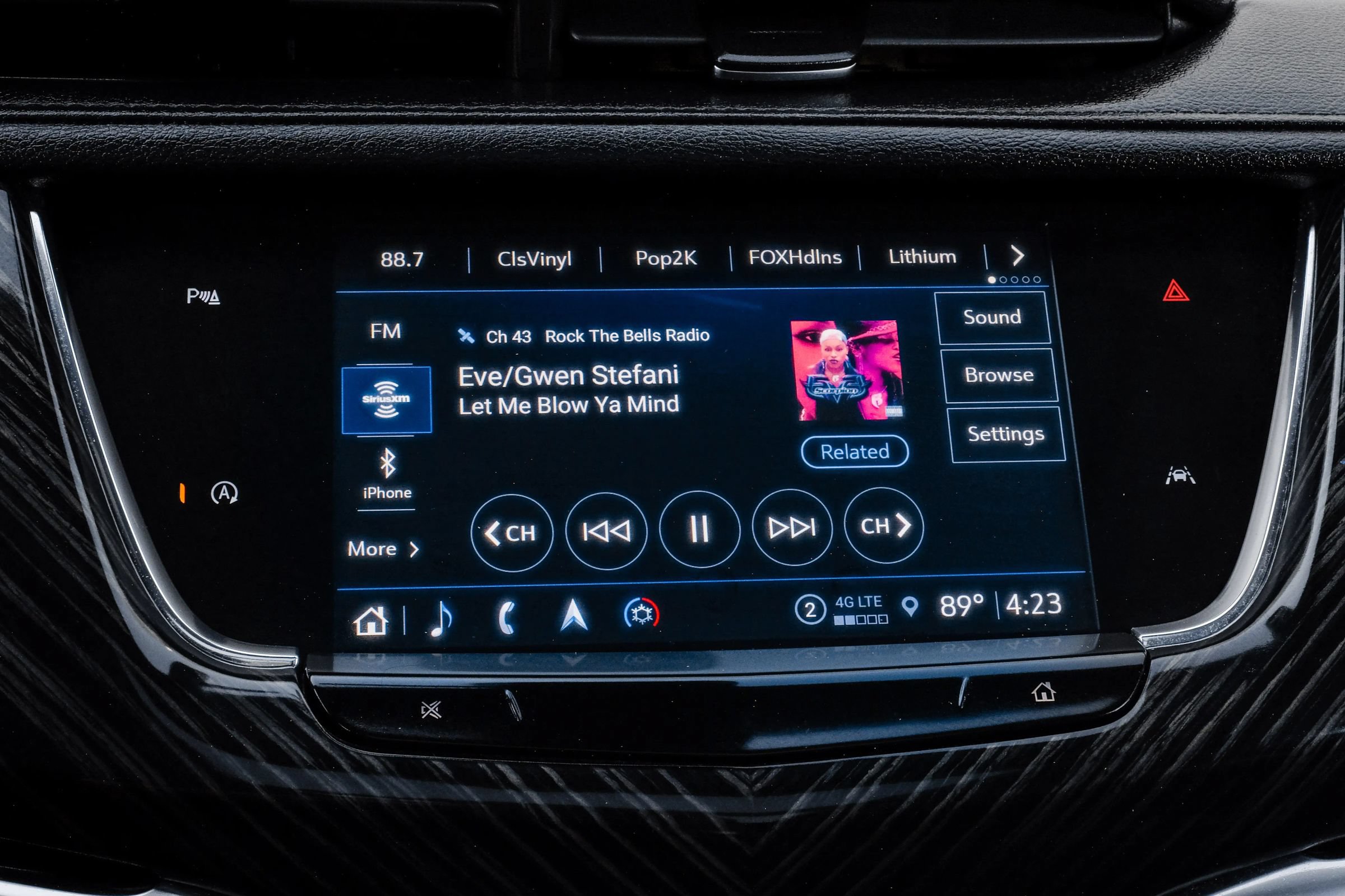 Used 2023 Cadillac XT6 Premium Luxury w/ LPO, Floor Liner Package FWD image 39