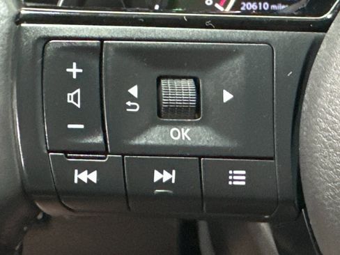 Used 2021 Nissan Rogue S image 5