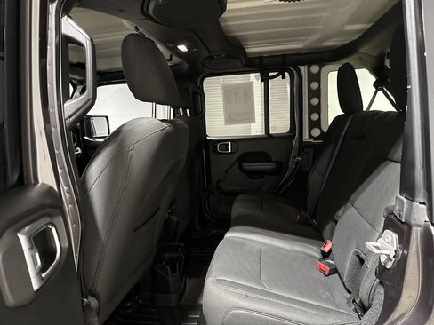 Used 2018 Jeep Wrangler Unlimited Sport S AWD/4WD image 22