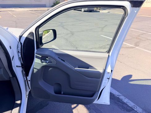 Used 2019 Nissan Frontier SV AWD/4WD image 19