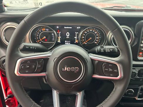 Used 2023 Jeep Wrangler Unlimited Sahara AWD/4WD image 19