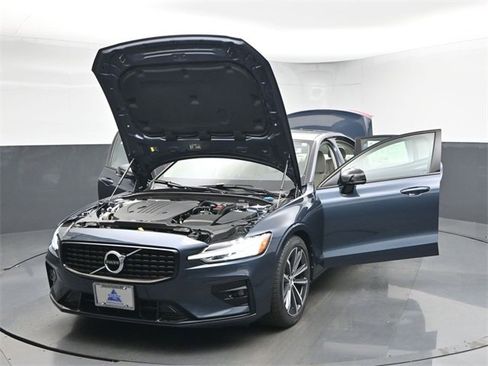 Used 2022 Volvo S60 B5 Momentum w/ Premium Package image 52