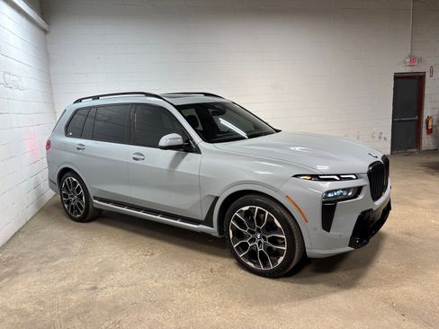 Used 2023 BMW X7 xDrive40i w/ Executive Package AWD/4WD image 5