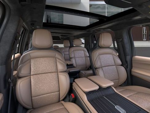 New 2026 Lincoln Navigator L Black Label AWD/4WD image 10