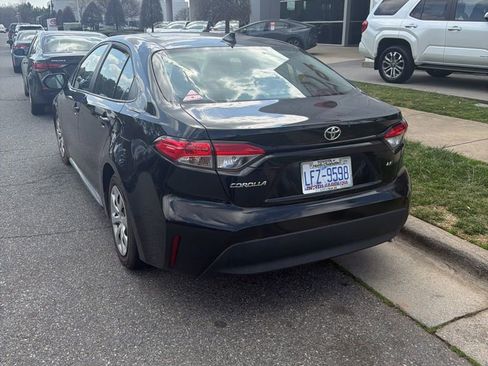 Used 2023 Toyota Corolla LE image 6