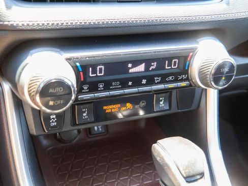Used 2019 Toyota RAV4 Limited FWD image 17